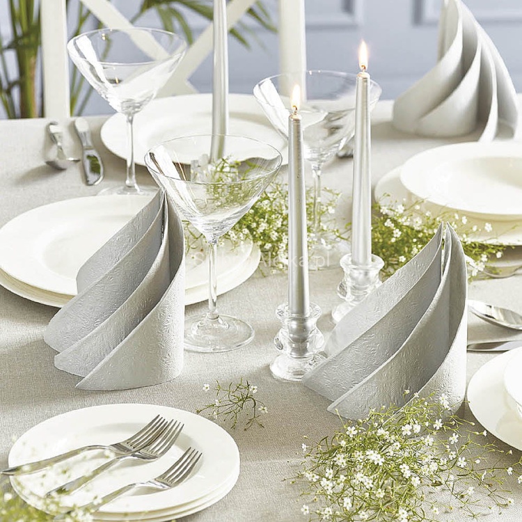 serwetki papierowe tłoczone srebrne.jpg