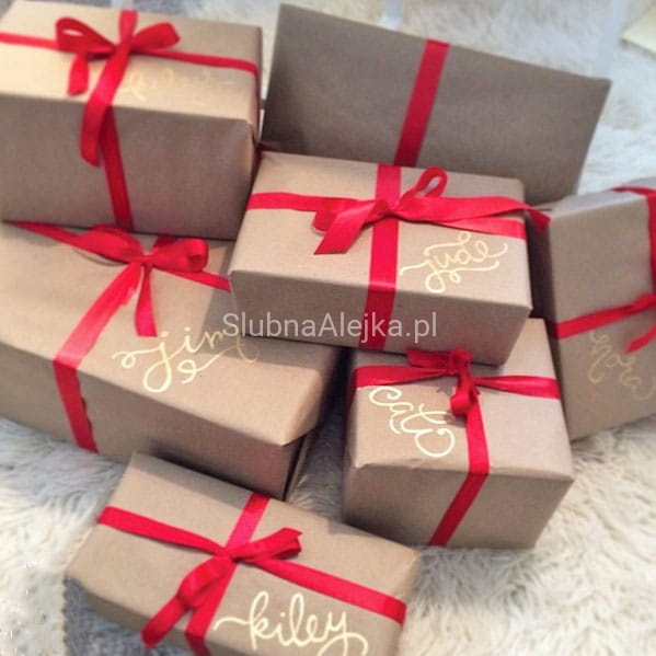 tasiemka czerwona satynowa do pakowania prezentów .jpg