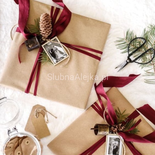 tasiemka satynowa bordowa 2,5 cm do pakowania prezentow.jpg