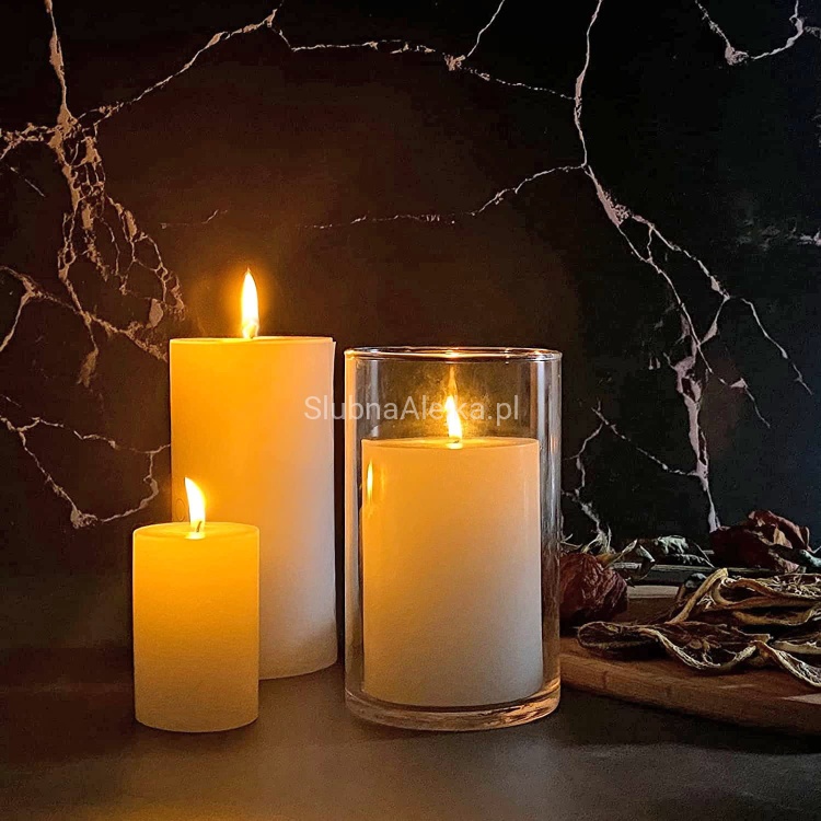 WAZON CYLINDER WĄSKI NA SWIECE I KWIATY.jpg