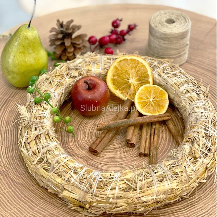 wianek dekoracyjny słomiany.jpg