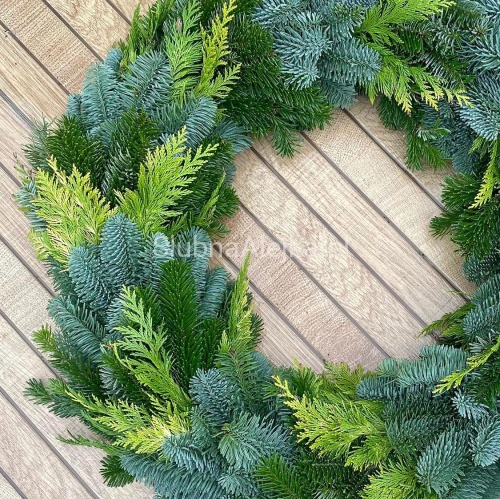 wianek ze swiezej jodly i tui.jpg