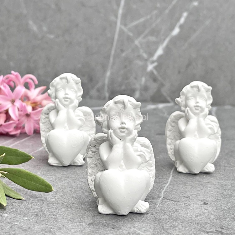 aniołek figurka komunijna z sercem 6 cm.jpg