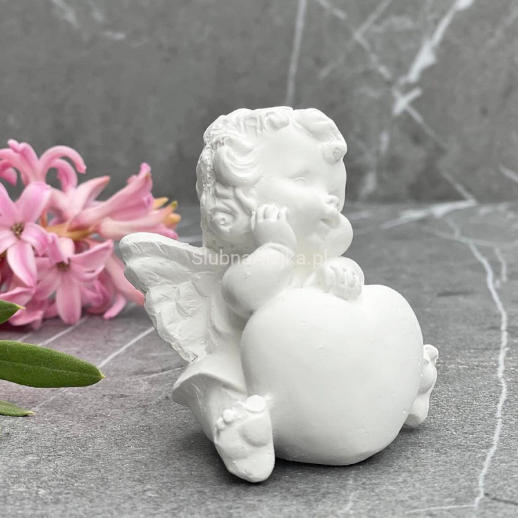 aniołek spiacy na sercu figurka komunijna 7 cm biały.jpg