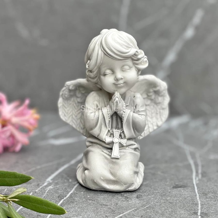 ANIOŁEK KLECZACY Z KRZYZYKIEM FIGURKA KOMUNIJNA SZARY 12 CM.jpg