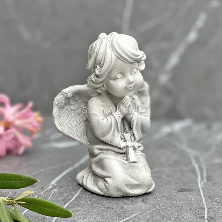 ANIOŁEK KLECZACY Z KRZYZYKIEM FIGURKA KOMUNIJNA SZARY 12 CM 2.jpg