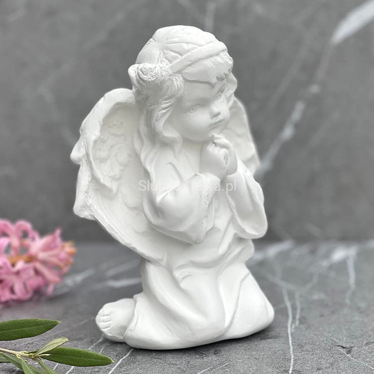 aniol duzy siedzacy figurka komunijna bialy 17 cm.jpg