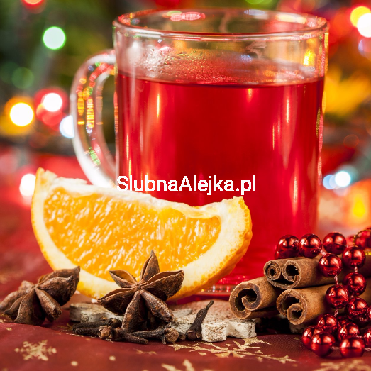 mulled-wine-drink-orange-cinnamon-star-anise-anise-cup-beads-holidays-new-year-christmas.jpg