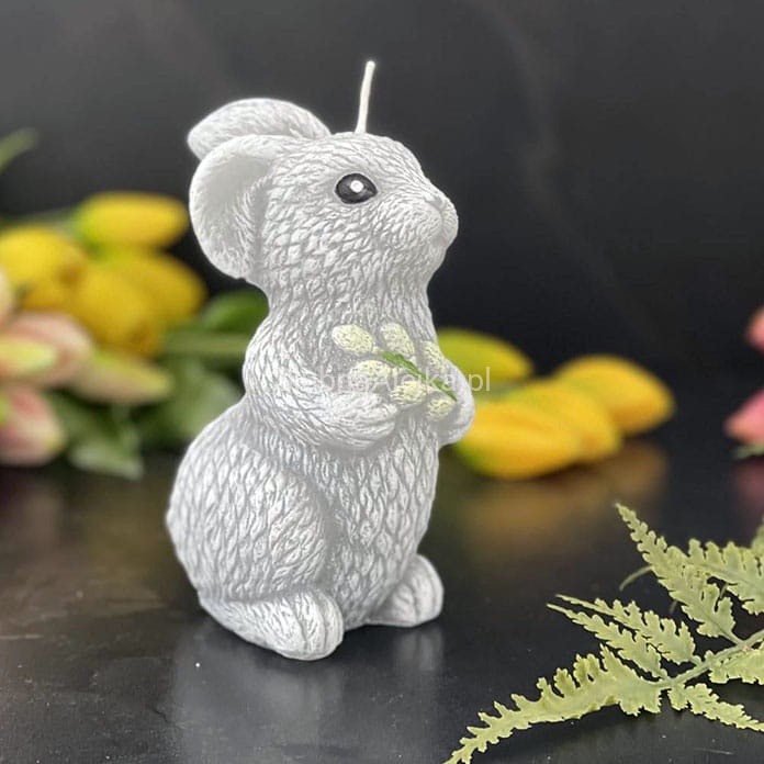 swieca zajaczek szary z baziami 14cm.jpg