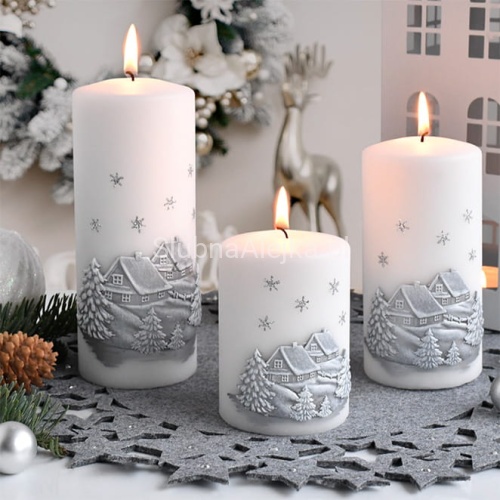 swieca pienkowa zimowy domek .jpg