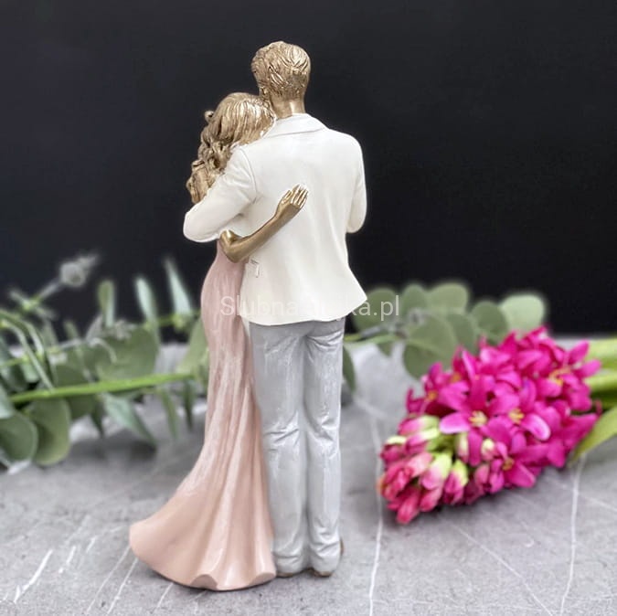 figurka ceramiczna para zakochani w tancu.jpg
