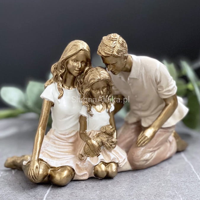 figurka dekoracyjna ceramiczna para z dzieckiem.jpg