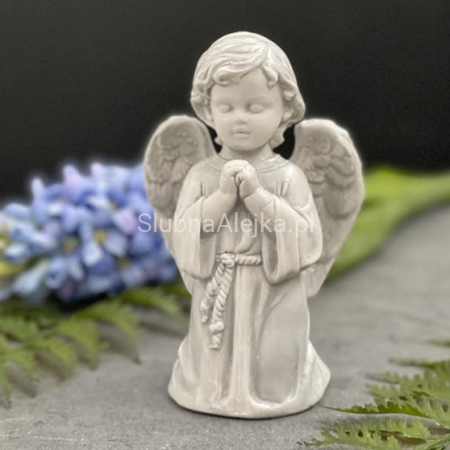 Aniołek Komunijny Biały Chłopczyk w Modlitwie 15cm szary.jpg