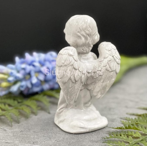 Aniołek Komunijny Biały Chłopczyk w Modlitwie 15cm szary2.jpg