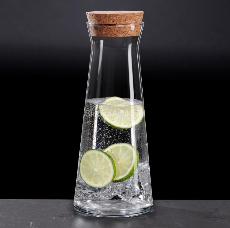 Karafka z korkiem na napoje .jpg