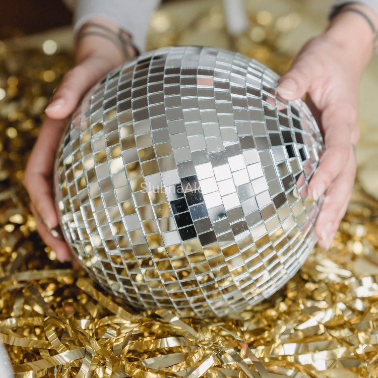 kula lustrzana disco srebrna.jpg