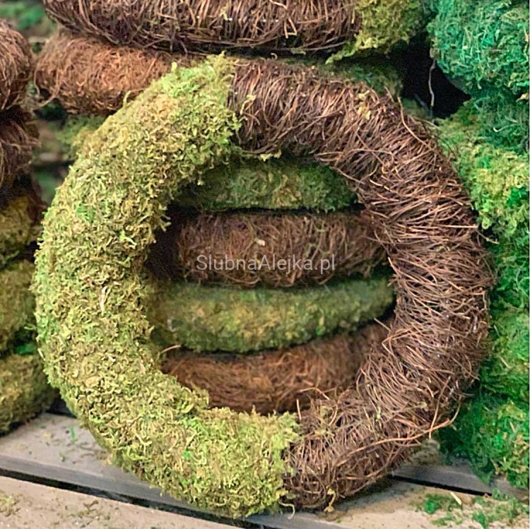 wianek dekoracyjny mech i gałązki.jpg