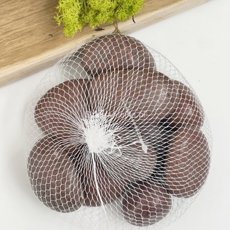 kamienie dekoracyjne w siatce brazowe 1 kg.jpg