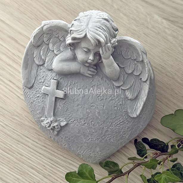 aniolek na sercu figurka nagrobna biala 11x11 cm.jpg
