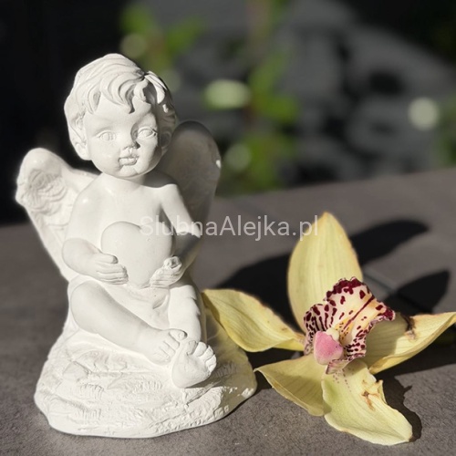 Anioł Duży Trzymający Serce Figurka Biały 16 cm N.jpg